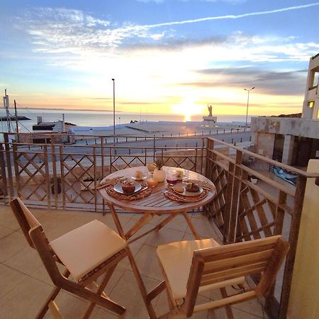 Potato Beach Apartment At Beach Front & Sea View Lagos Exterior photo
